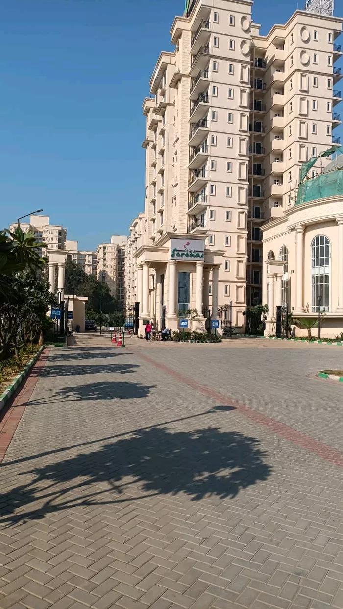 signature global the serenas high rise floor : Image 1